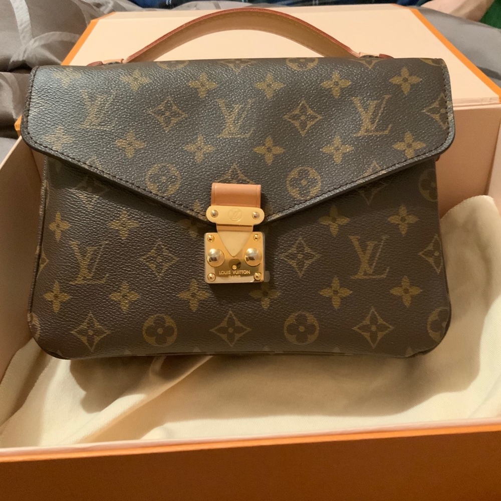 Pochette Mettis